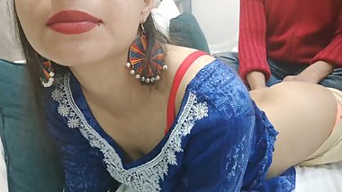 Indian Desi Bhabhi seduces electrician while he is repairing. Pussy fucked hard with Hindi audio &ndash; Repair waale ne kiya