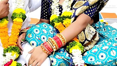 Dost ka suhagrat ke liye bed saja raha tha aur dulhan muze se chudai kara liya