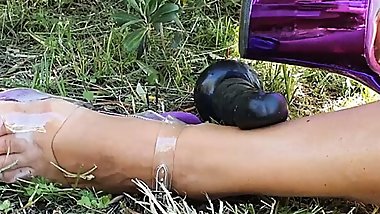 Foot fetish outdoors &ndash; Hot milf in high heels