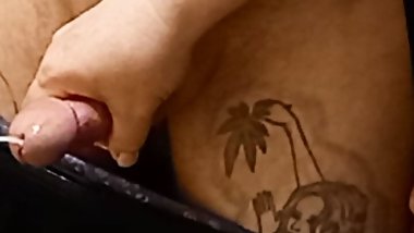 extracts sperm from the penis by jerking it off