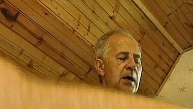 Dreier zu Hause mit der Stiefmama