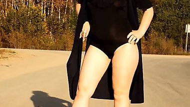 Presentation of a hot lady