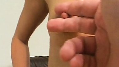 Blonde Milf mit kleinen Titten bekommt die Fotze geleckt