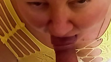 She sucks cock and brings me to orgasm close-up