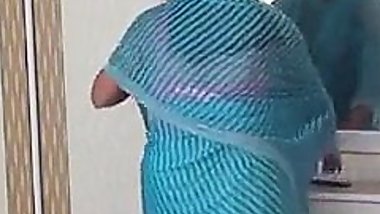 Desi Softcore Aunty Boobs In Shower