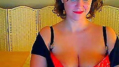 The real life of SexyLeni in a webcam show