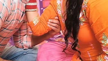 Desi Bhabi fucked by her devar while playing the game, devar ke to maje hain itni hot bhabi ho to sabka land khada hoga