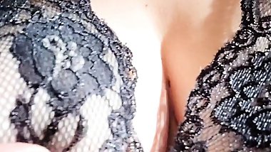 hot mommy masturbates for you in her bed! I come for you!