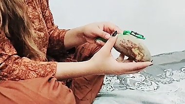 Desi Aunty Fucked And Sucked While Peeling Potatoes With Clear Hindi Audio