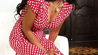 Flawless MILF Trinity St Clair Gives Inexperienced Boy A Sex Lesson During Lockdown