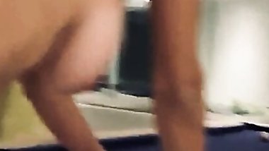 On joue aux boules sur le billard