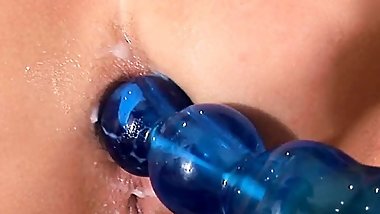 Chick Masturbates After Covering Herself In Whipped Cream