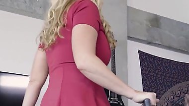 Horny Stepmom Janna Hicks Is Doing Chores And Young Boys