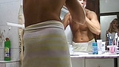 Bitte Baby besorg es mir auf der Couch