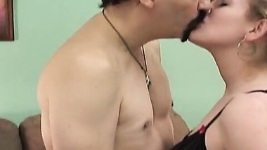 amateur MILF housewife fuck - homemade couple