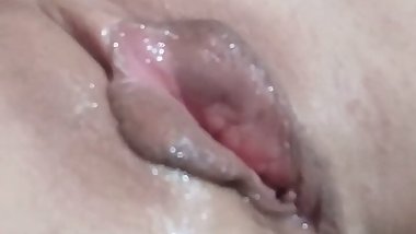 Close Up Pussy Play. Milf with wet clit