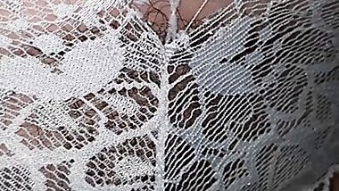 Tocandome el clitoris y mis pezones