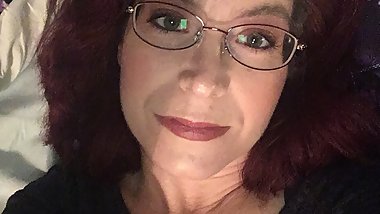 Vulgar Chat with Friend and Showing my Cunt