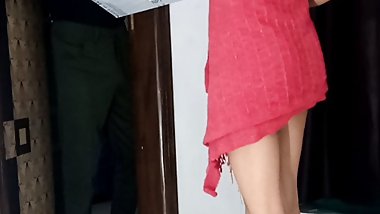 NRI bhabhi seducing courior boy in periods