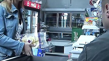 Sie wollte Orangensaft er rammt Ihr den Schwanz in den Hals