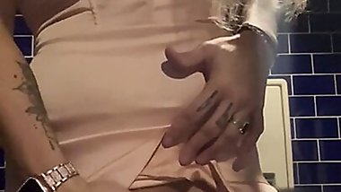 Tabbyanne Sexy Milf whore fucking pussy with brush public
