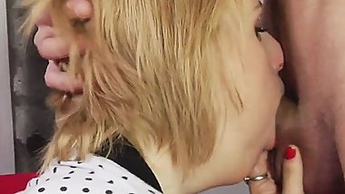 Milf stepmom Elena Galerkin makes a cock cum by sucking it