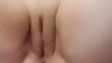 Masturbating her big pussy with toys #8