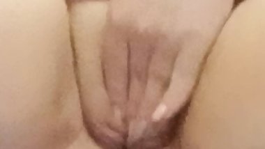 Masturbating her big pussy with toys #5