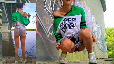 Redmystery &ndash; Isabel's golden rain on concrete