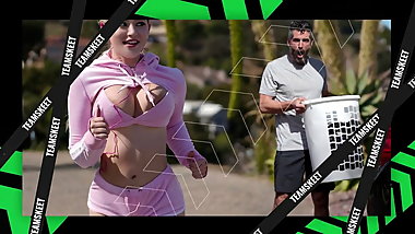 Big Titted Milf Gets Stuffed For Thanksgiving Day