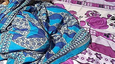 Dost Ki Maa Ne Peeth Malish ke Bahane Se Choot Chudai Sex