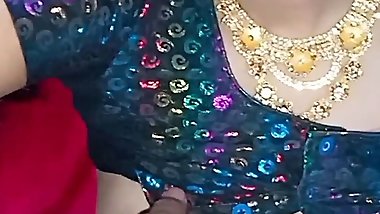 Nayi navely Bhabhi ko kamre ke andar akele me chod diya