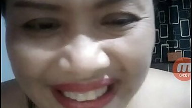 Thai mature shows herself on live cam with chubby pussy