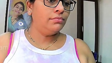 Indian Milf Aunty Masturbates Her Pussy