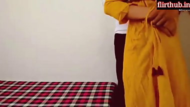 Reena Aunty Ne pados Ke jawan ladke se Chudai karvaayi