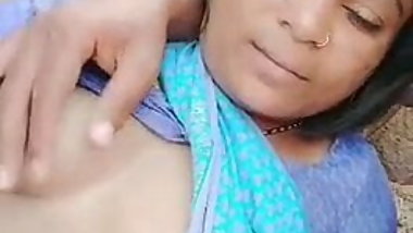 Desi women playing with dick outdoor