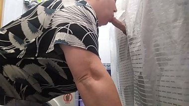 surprise for the stepmom in the bathroom