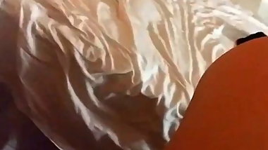 BBW MILF GIVES A BLOWJOB IN A HOTEL