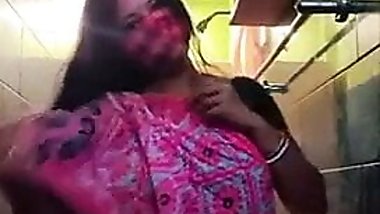 Kolkata Sexy Bengali Bhabhi Opens Saree & Shows Her Nudes