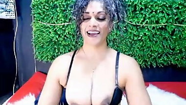 Hot mom boobs showing