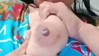 Janda indon picit tetek