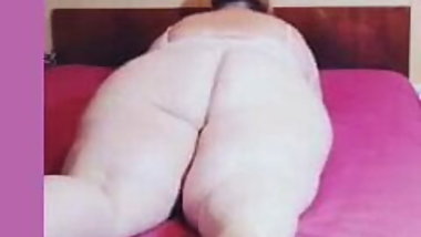 Mature Ukraine BBW Natalya waving her big ass on the bed