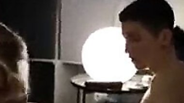 Mature and Young boy - Dronningen