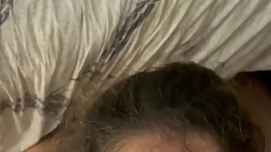 Avec 2 mecs suce et avale