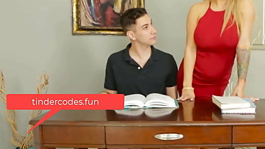 Babes &ndash; Stepmom Lessons - Bed of Roses