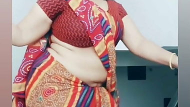 Hot Bhabhi Dancing