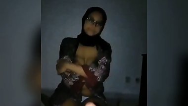 jilbab teman istriku