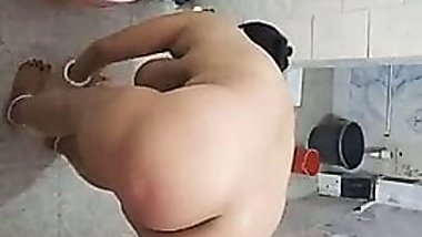 Chubby Bhabhi&rsquo;s Bath Show