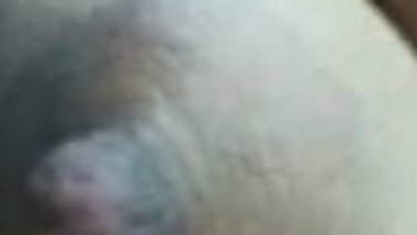 Makcik keluar kan susu