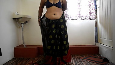Bhabhi  Wear Saree in Home